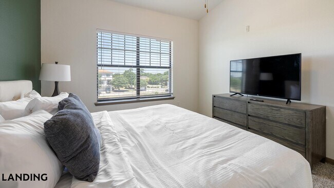 Foto del edificio - 3232 N Garland Ave