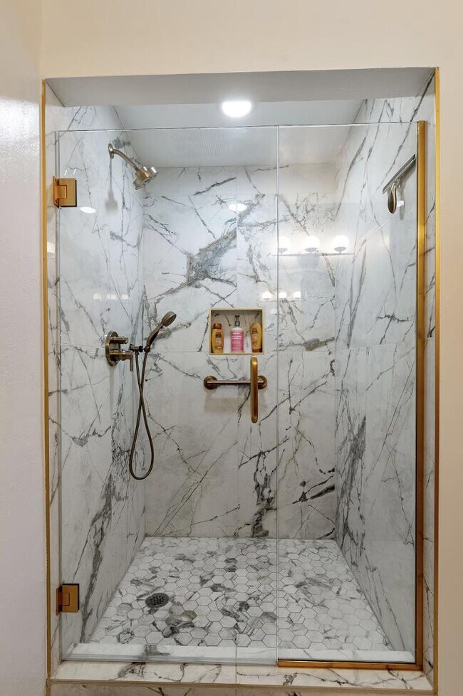 Foto del edificio - 4917 N 73rd St