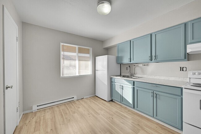 Foto del edificio - UPDATED 2bed 1bath duplex with fenced yard, WASHER + DRYER