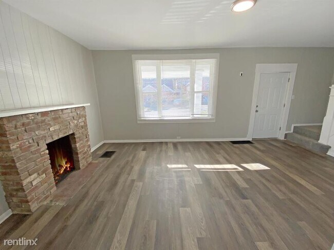 Building Photo - 3 br, 1 bath House - 24 Parkwood Pl