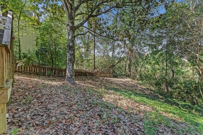 Building Photo - Private Walkout Basement Unit Overlooking ...