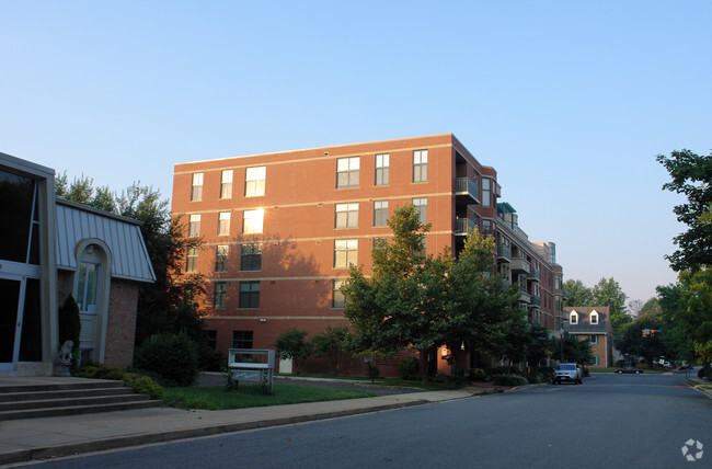 Building Photo - The Broadway