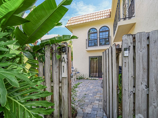 Building Photo - 1001 Royal Palm Blvd