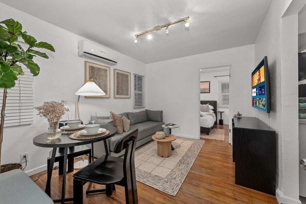 Foto principal - 334-40 Langley St