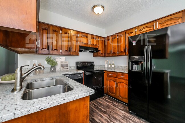 Foto del edificio - 1012 Mockingbird Cir