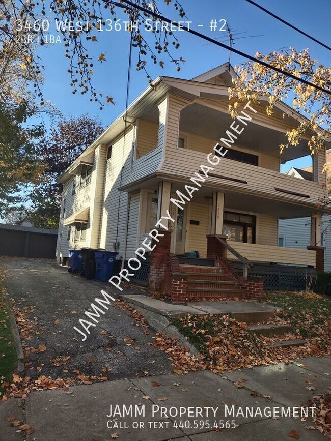 Foto del edificio - 2-Bedroom Upper unit of Duplex in Cleveland!