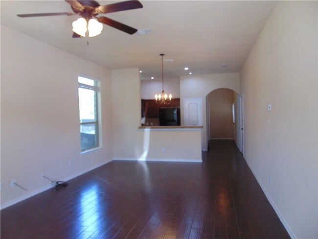 Building Photo - 185 Creekside Villa Dr