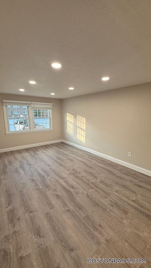 Foto del edificio - 27 Ridgewood Ln