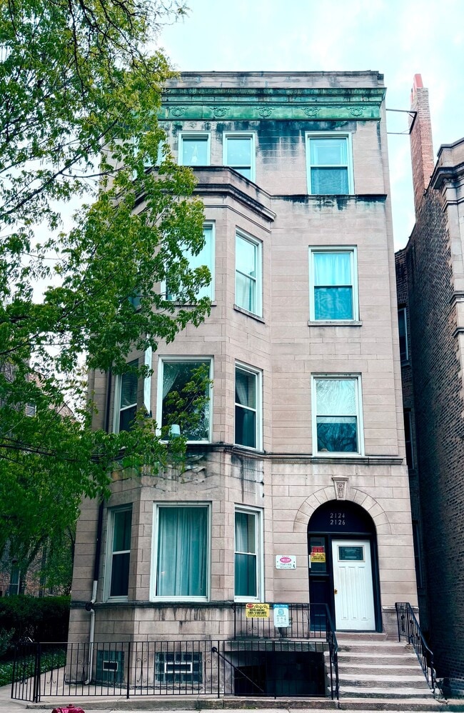 Building Photo - 2126 N Sheffield Ave