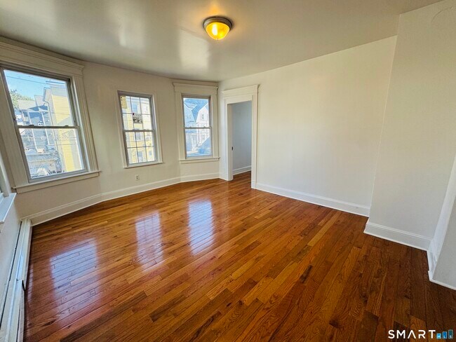 Foto del edificio - 32 Walnut Ave