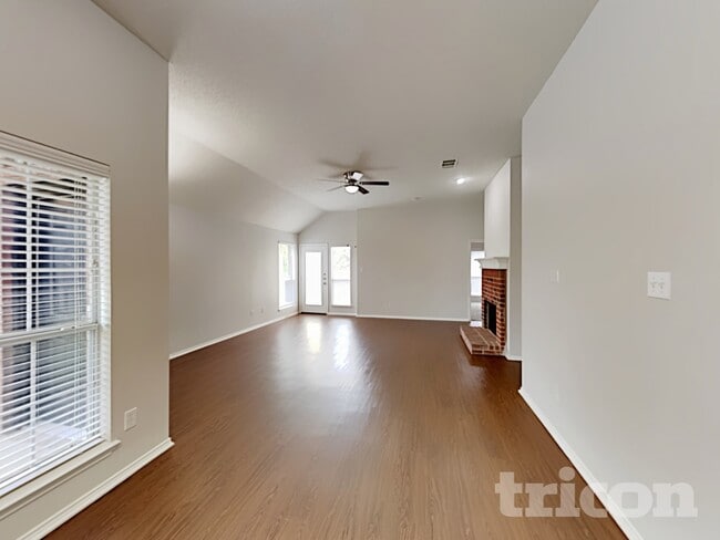 Building Photo - 906 Pheasant Dr
