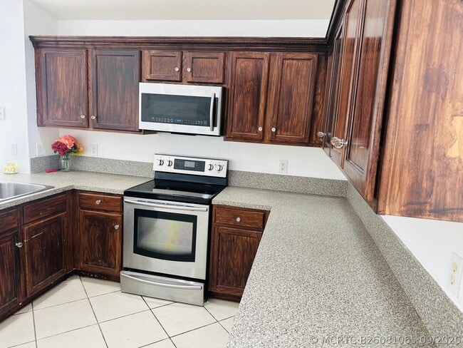 Building Photo - 2106 Little Torch St