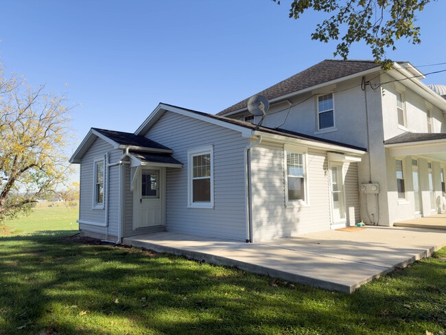 Building Photo - 490 Sumac Rd