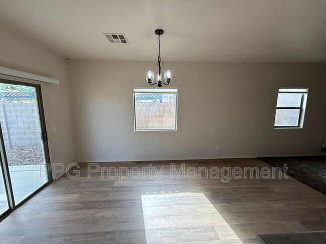 Foto del edificio - 17029 W Carmen Dr