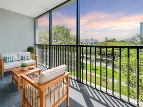 Building Photo - 3475 N Country Club Dr