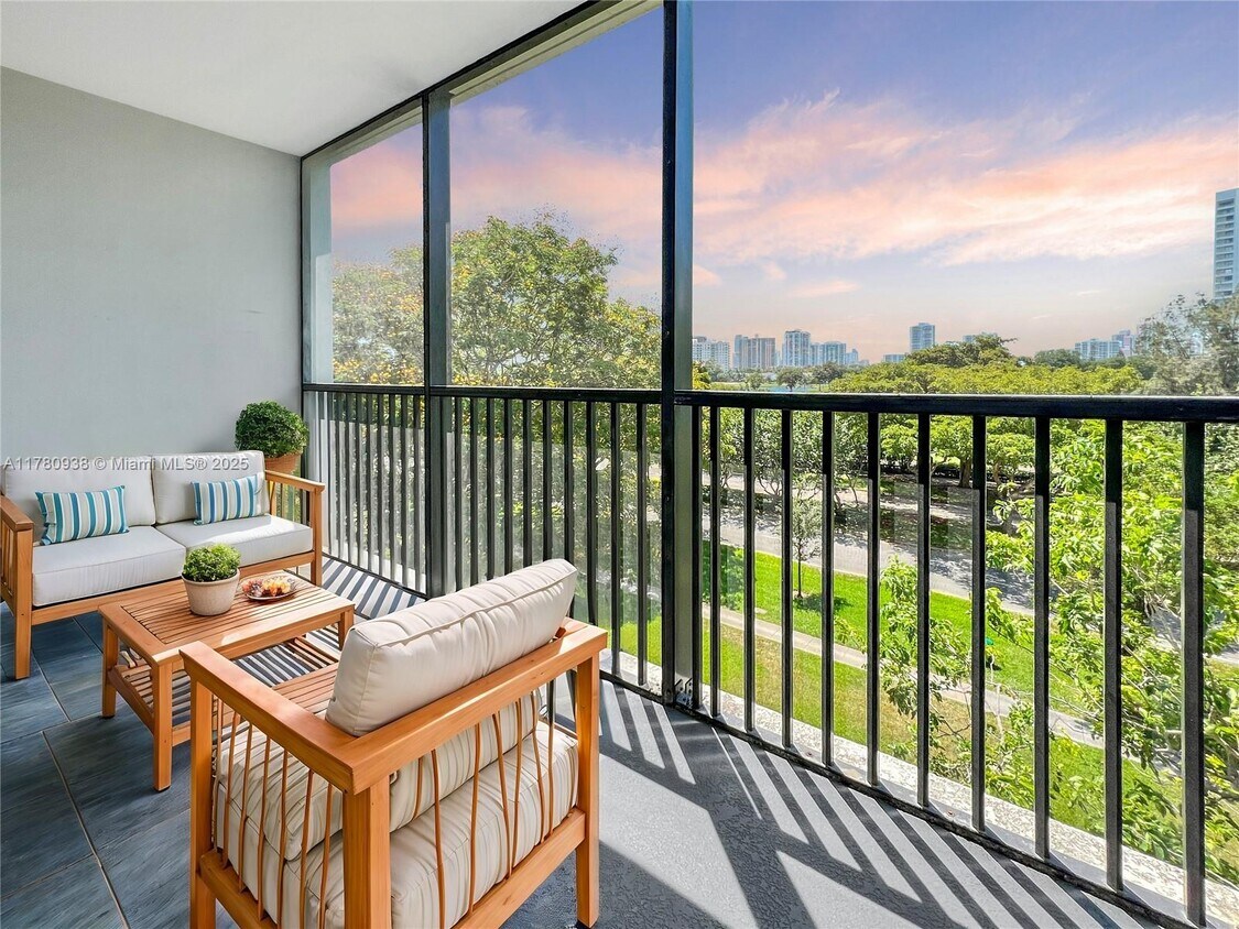 Foto principal - 3475 N Country Club Dr