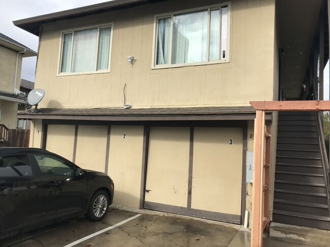 Photo - 219 E St John St Apartment