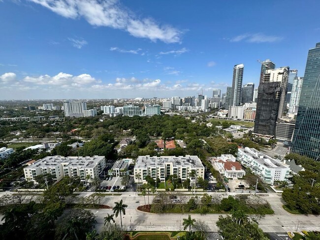 Foto del edificio - 1581 Brickell Ave