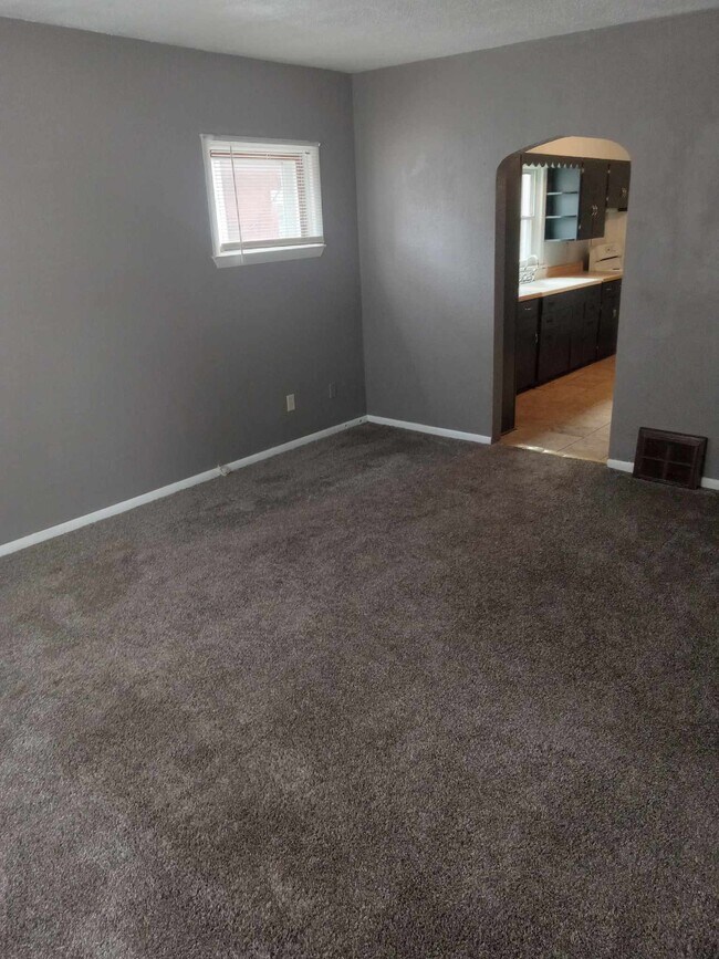 Living room facing kitchen - 1610 Poplar St
