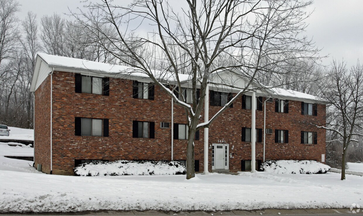 Foto principal - 5441 Camelot Dr
