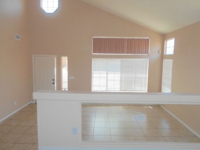 Foto del edificio - Spacious 4 bedroom Home Located in the Desirable Area of Henderson!