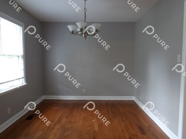 Building Photo - 2108 Linde St NW