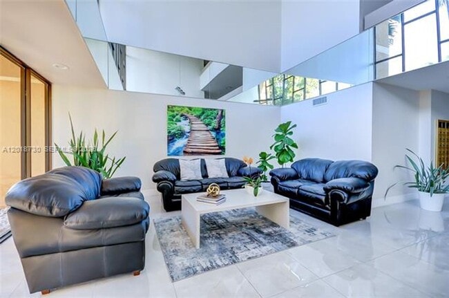 Foto del edificio - 16175 Golf Club Rd