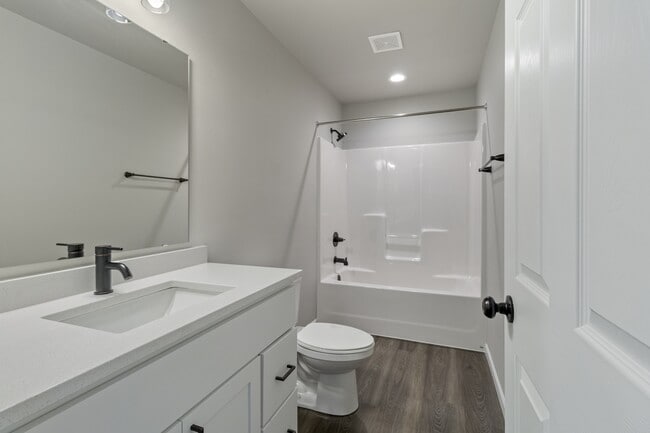 Building Photo - 824 United Dr