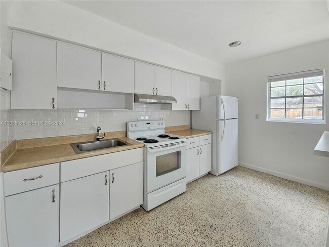 Foto del edificio - 6601 SW 10th St