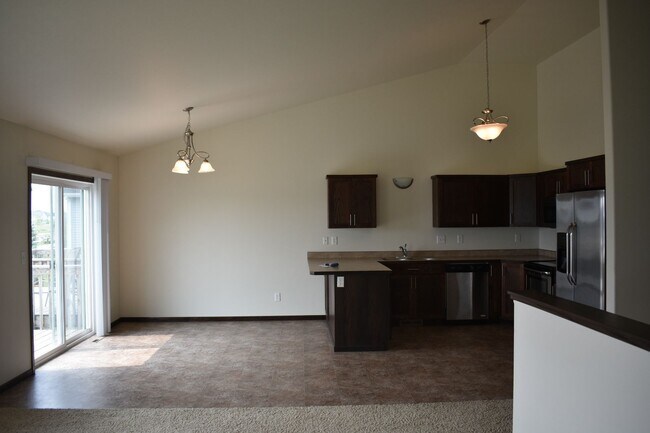 Foto del edificio - 3 Bed 3 Bath Twinhome Available!
