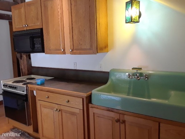 Building Photo - 1 br, 1 bath Apartment - 4919 VT Route 7a