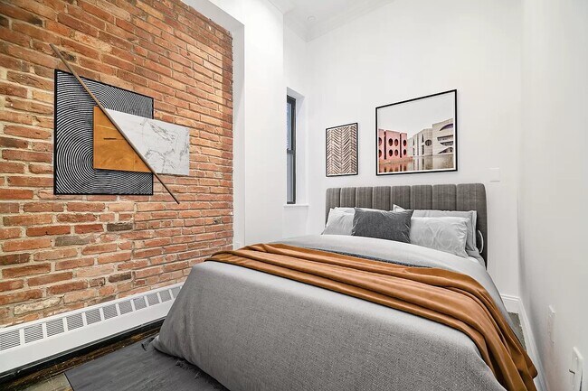 Foto del edificio - 326 E 4th St