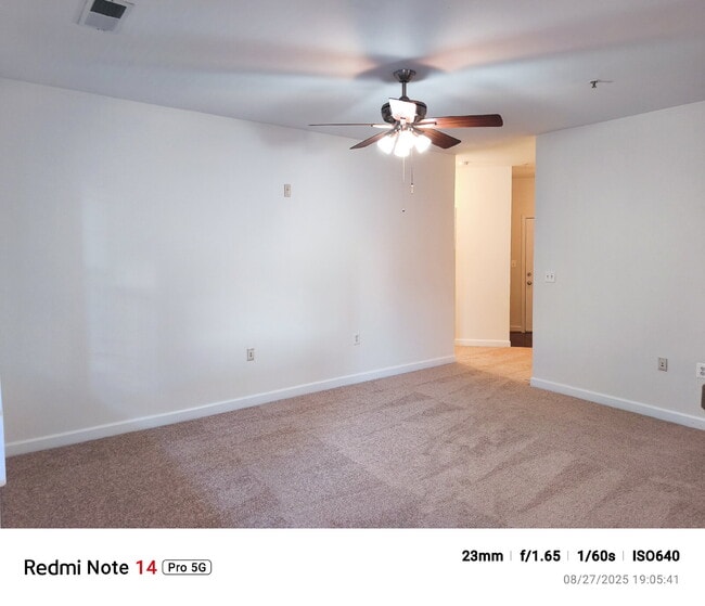 Building Photo - Vibrant Brambleton Condo Steps from Town C...