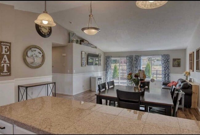 Building Photo - 6513 W Lowell Ave