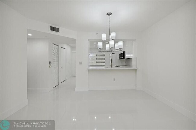 Building Photo - 9525 Weldon Cir