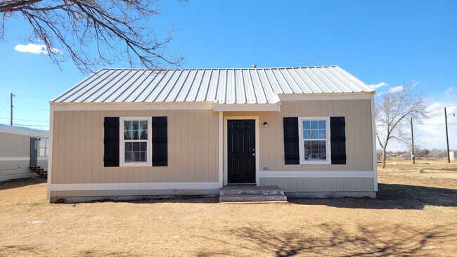 Building Photo - SLATON CHARMER! Totally Remodeled!! Availa...