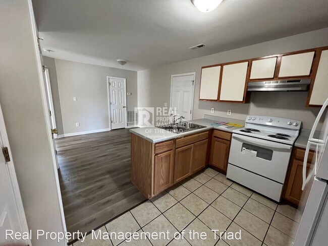 Building Photo - 4 br, 2 bath House - 3211 N. OHenry Blvd.