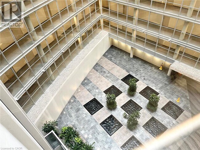 Photo du bâtiment - 650 Queens Quay W