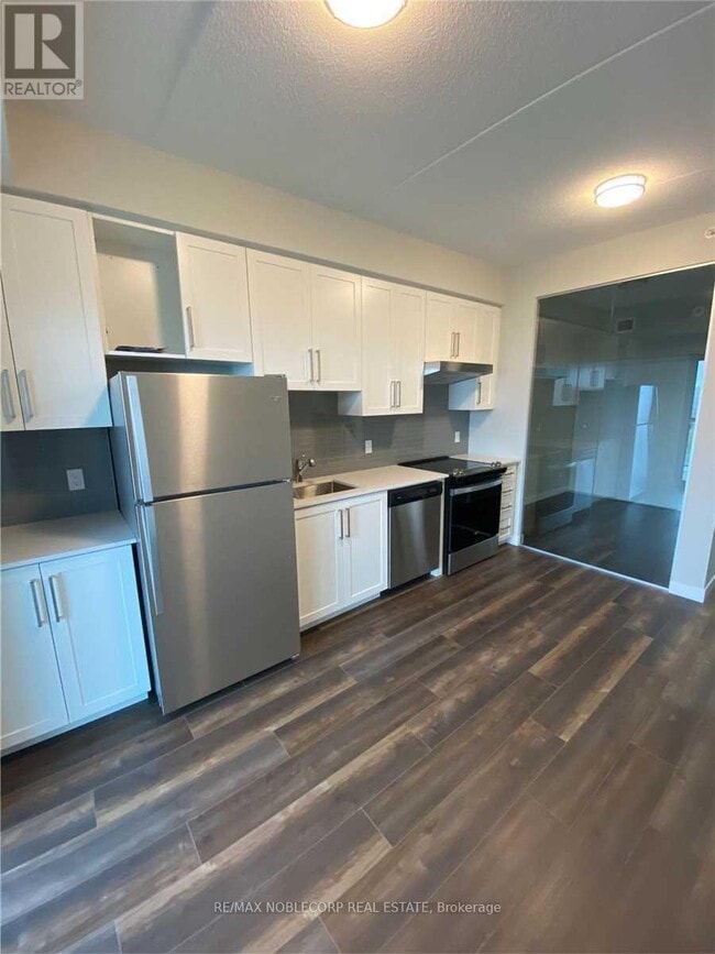 Building Photo - 15 Queen St S