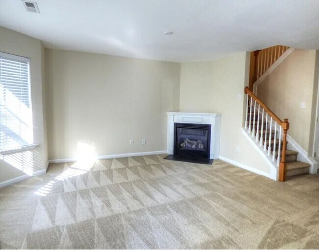 Foto del edificio - Charming 2BR Townhome in Charlotte