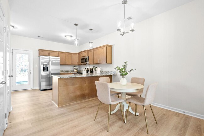 Foto del edificio - 2 Bedroom Condo For Rent Near Riverside Dr...