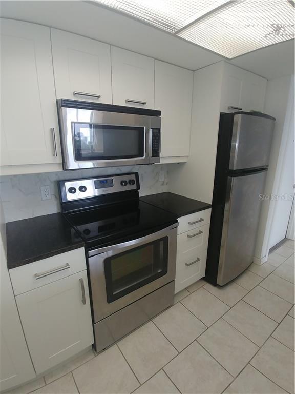 Building Photo - 2620 Cove Cay Dr
