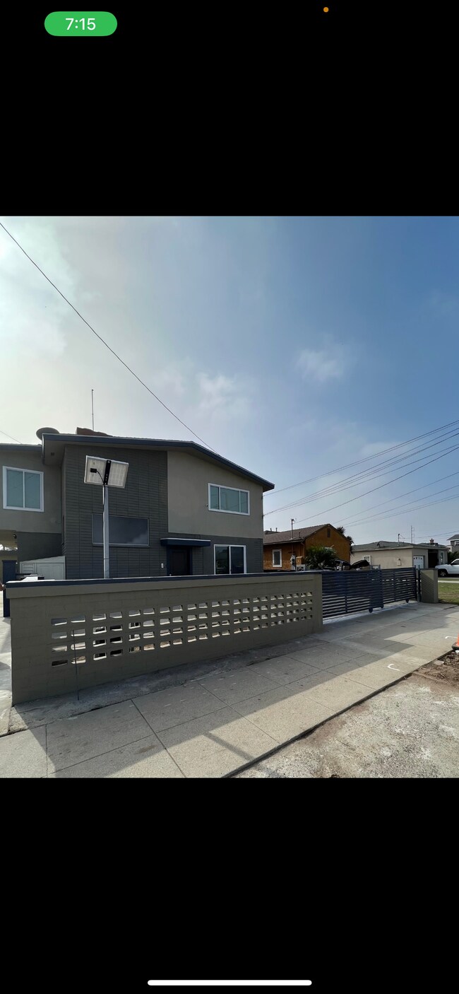 Building Photo - 608 W Hillcrest Blvd