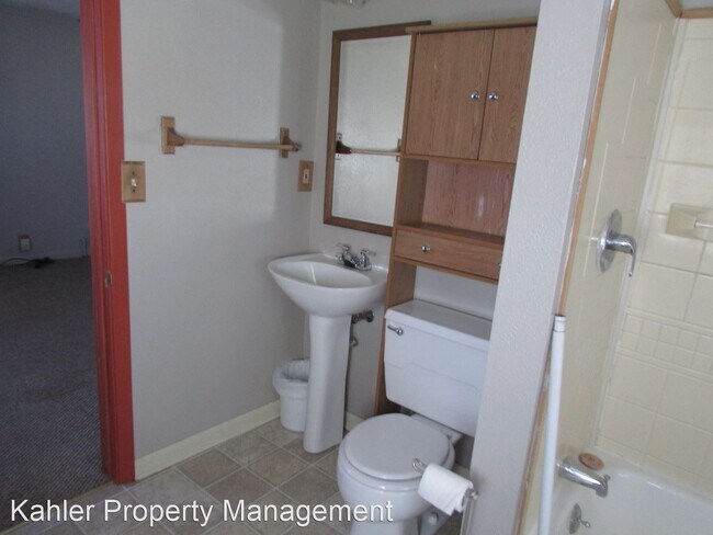 Foto del edificio - 1 br, 1 bath House - 27 Monroe St