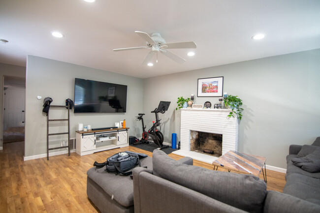 Building Photo - 307 Amberwood Rd