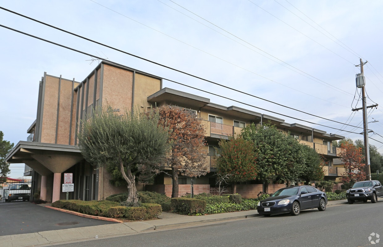 Primary Photo - Casa Bret Harte Apartments