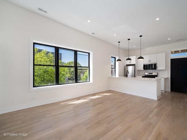 Foto del edificio - 1500 N Western Ave