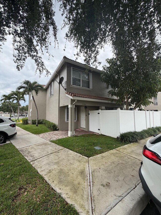 Building Photo - 5362 SW 125th Ave