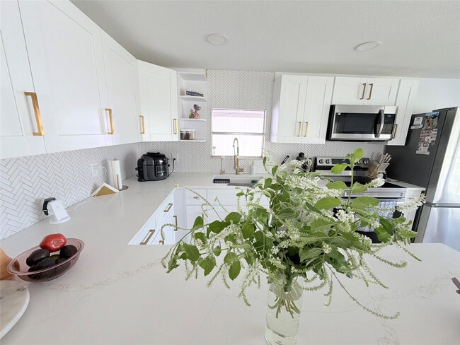 Building Photo - 5221 SW 25th Ave