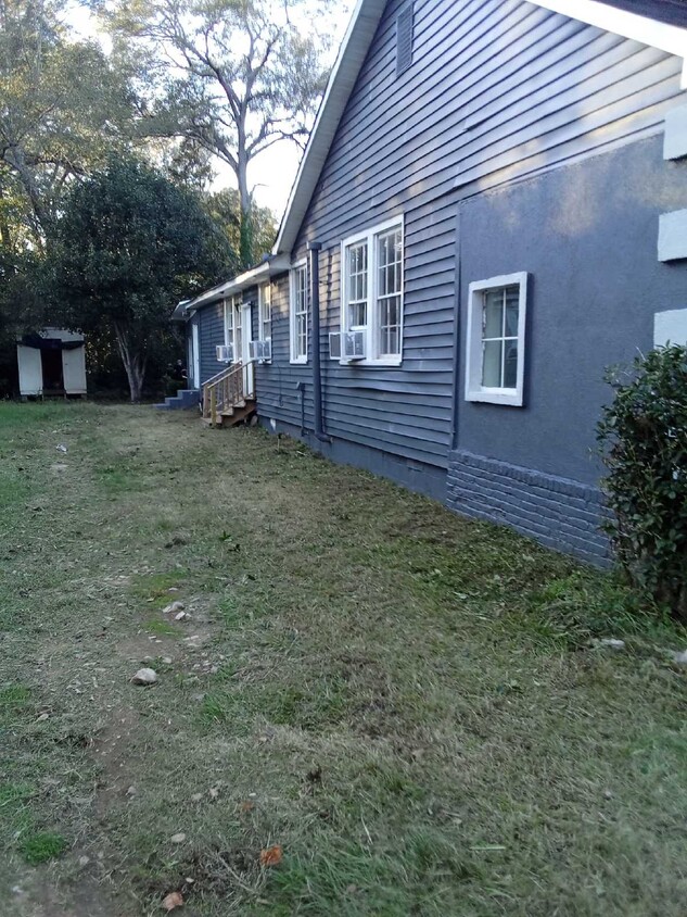 Building Photo - 3 Bedroom 2 Bath Duplex in wonderful Fort ...